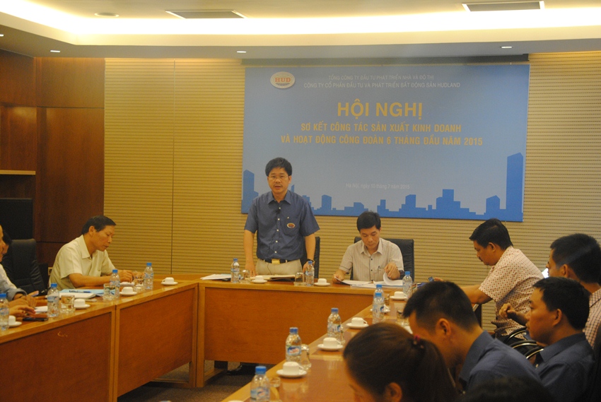 Ông Phạm Cao Sơn- Giám đốc Công ty phát biểu tại hội nghị