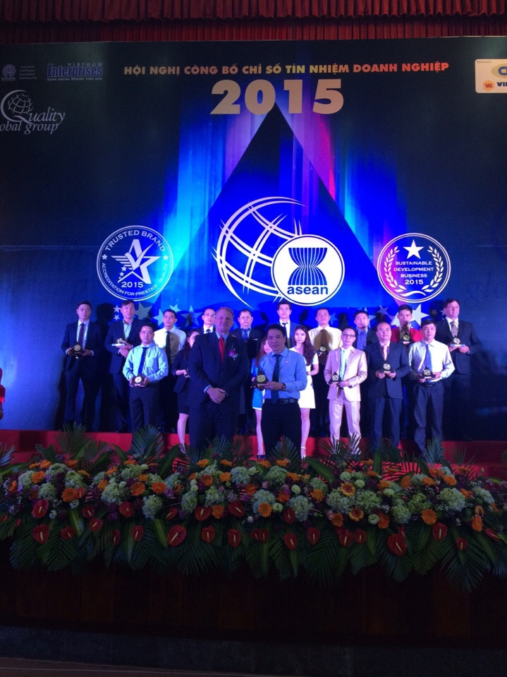 Phó Giám đốc HUDLAND- Ông Vũ Tuấn Linh vinh dự nhận giải Thương hiệu uy tín 2015