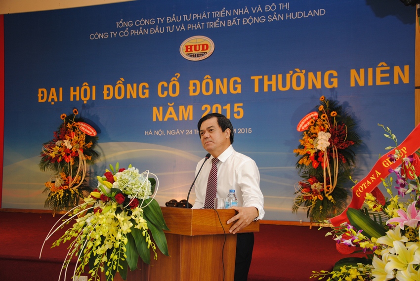 Ông Nghiêm Văn Bang – Bí thư Đảng ủy, Chủ tịch HĐTV TCT HUD phát biểu ý kiến chỉ đạo tại đại hội